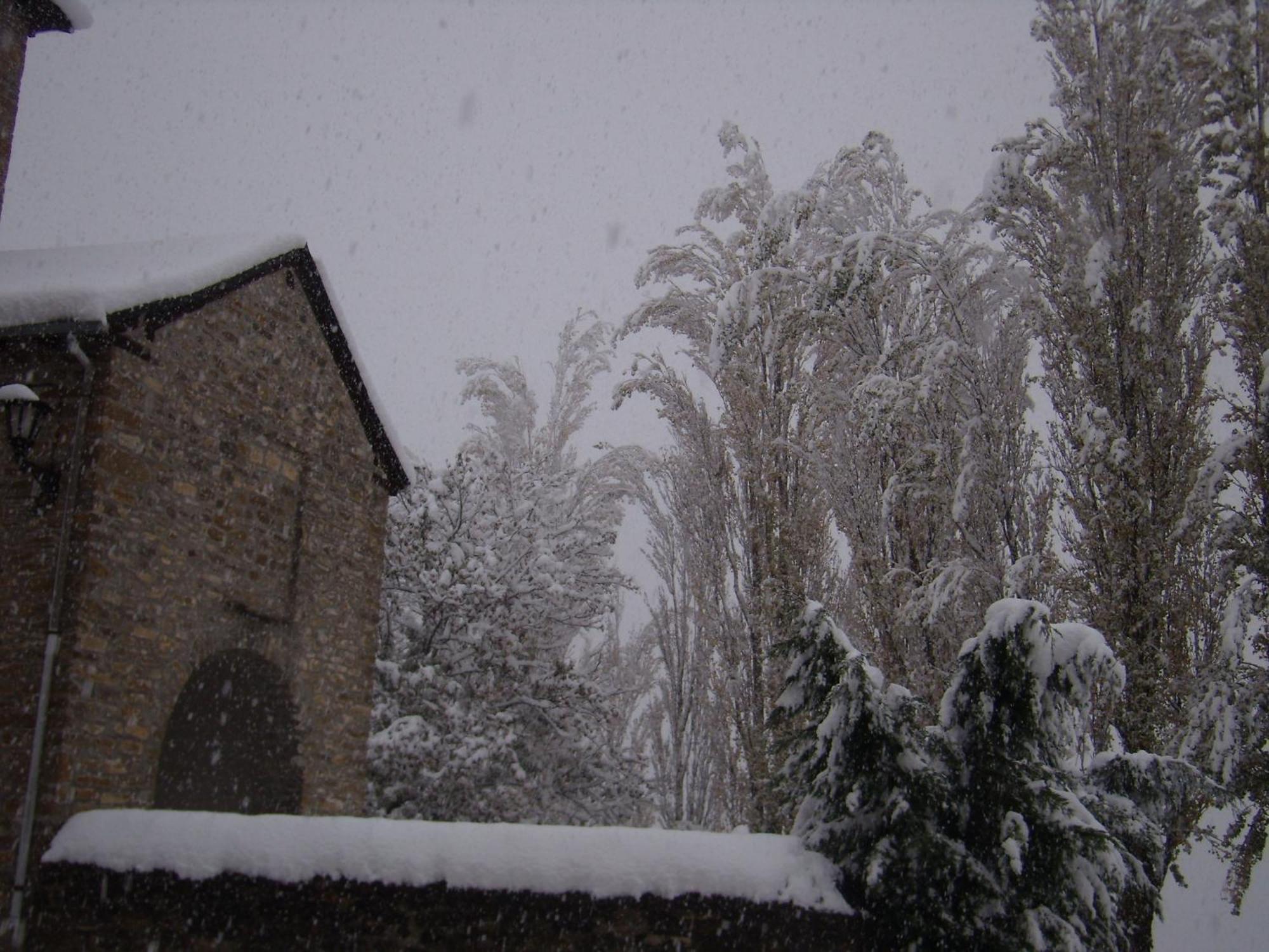 Gasthaus Casa Rural Basajarau Yosa de Sobremonte Exterior foto