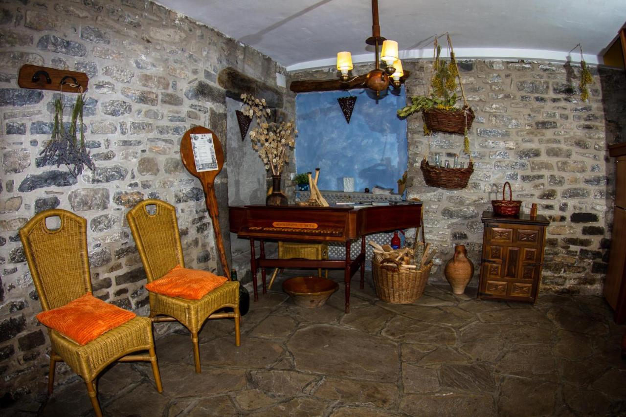 Gasthaus Casa Rural Basajarau Yosa de Sobremonte Exterior foto
